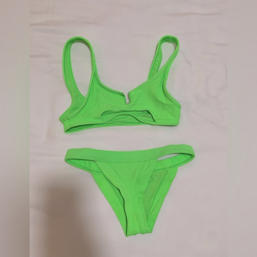 Frankie’s Cole Bikini, S top S bottom. Worn a handful of times, in great cond.